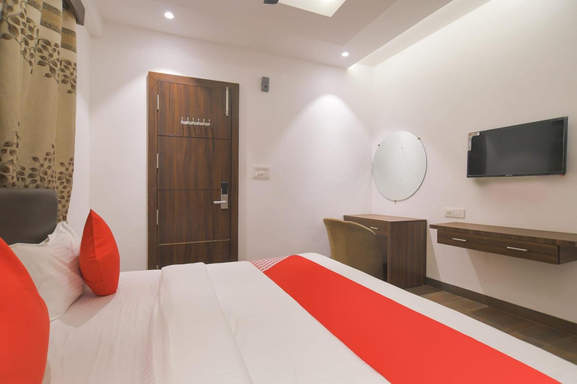 Hotel O Rudraksh อินดอร์ ภายนอก รูปภาพ